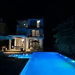 Beachfront With Private Pool By Monika Experiences Вилла Голем