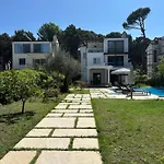 Beachfront With Private Pool By Monika Experiences Вилла Голем