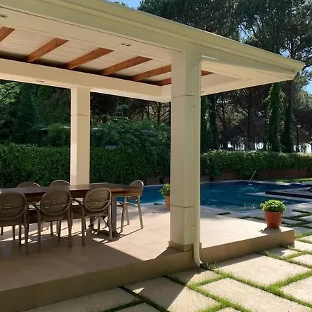 Beachfront With Private Pool By Monika Experiences Вилла *