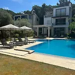 ヴィラ Beachfront With Private Pool By Monika Experiences ゴーレム