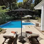 Beachfront With Private Pool By Monika Experiences ゴーレム