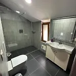 빌라 Beachfront With Private Pool By Monika Experiences 골렘