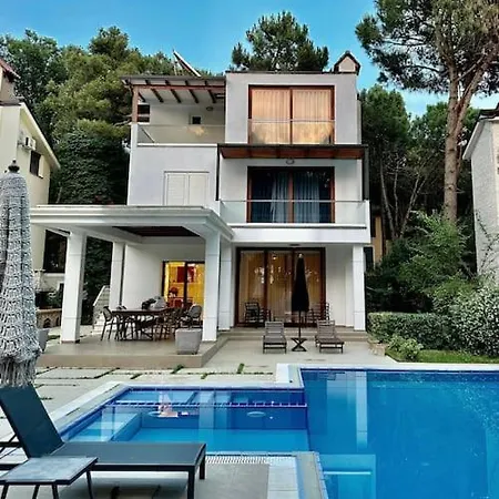 Beachfront With Private Pool By Monika Experiences * ゴーレム