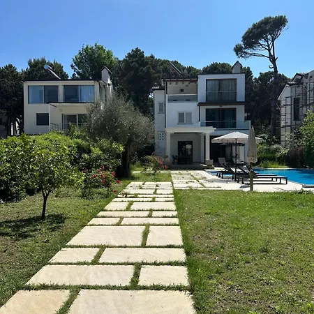 Beachfront With Private Pool By Monika Experiences 빌라 골렘