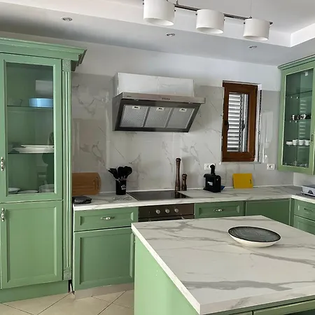 빌라 Beachfront With Private Pool By Monika Experiences 골렘