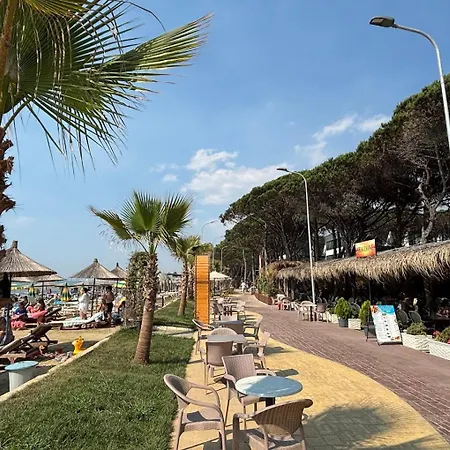 Beachfront With Private Pool By Monika Experiences ゴーレム